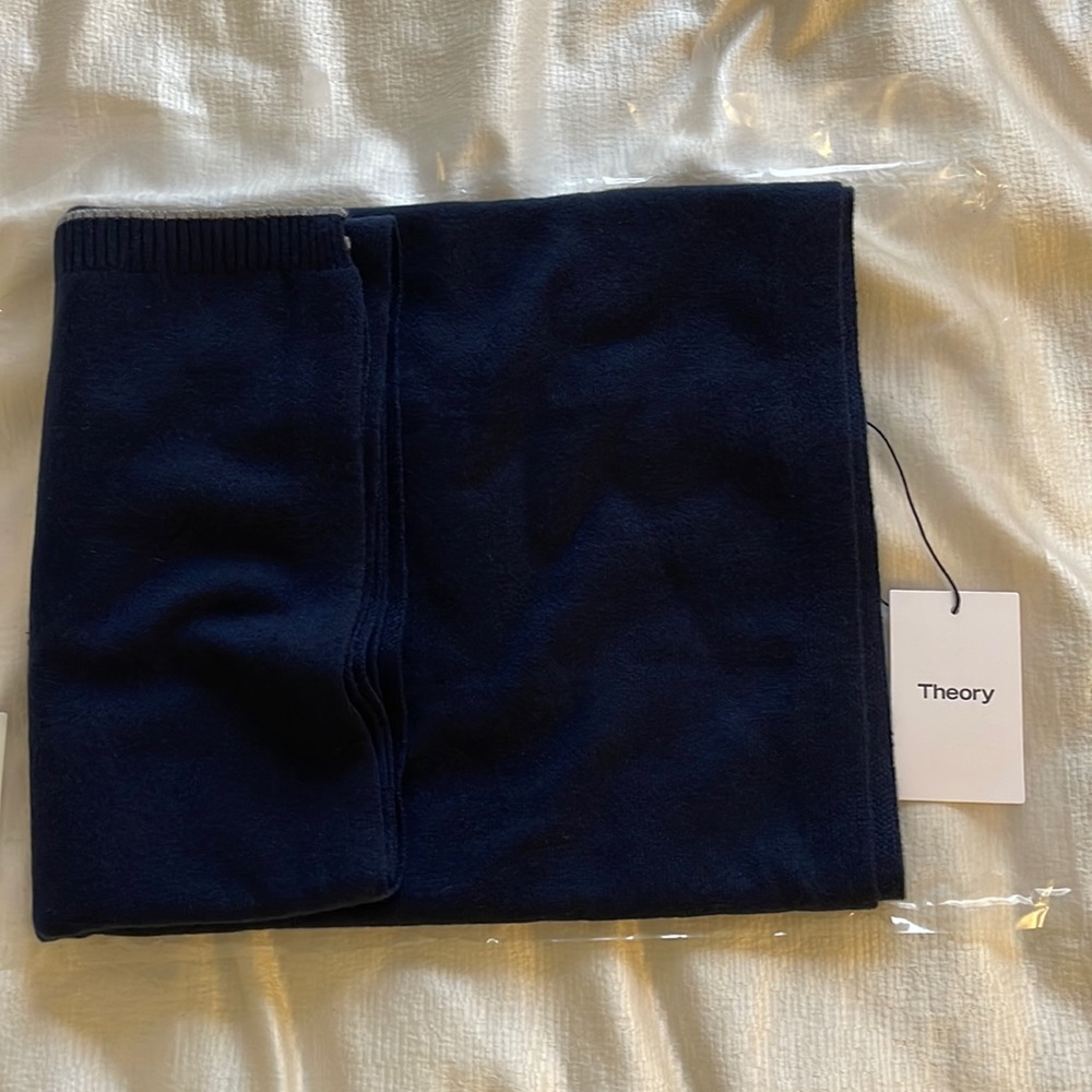 100% cashmere Theory scarf